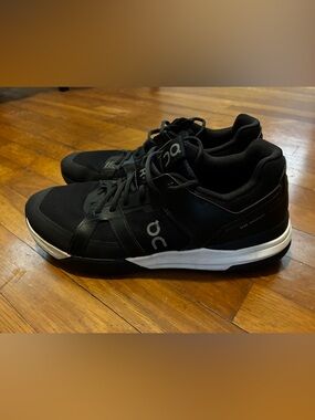 On Clouds Men's Black and White Roger Federer tennis shoes size 12 men’s